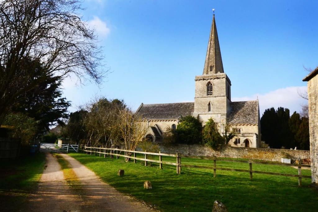Dove House Cottages - No 1 オックスフォード エクステリア 写真